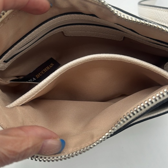 Dana Bachman Cross Body bag, beautiful floral pattern great condition, clean - Picture 4 of 8